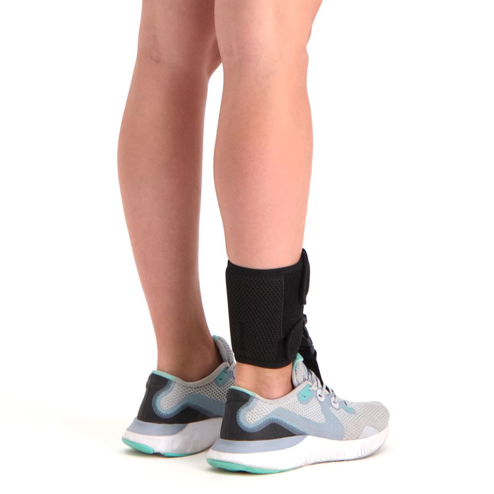 novamed foot up klapvoet brace foto vanaf de zijkant genomen