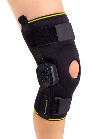 novamed kniebrace met instelbare scharnieren vooraanzicht
