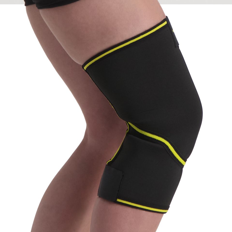 novamed kniebrace met gesloten patella gedragen om rechterknie