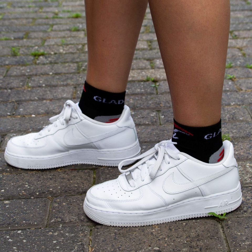 gladiator sports compressiesokken zwart aan