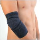 novamed elleboogbrace premium comfort om rechter elleboog gedragen uitgezoomd