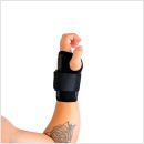novamed polsbrace sport werk brace om linkerhand zijkant gefotografeerd