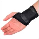 novamed polsbrace sport werk brace om rechterhand hand open gefotografeerd