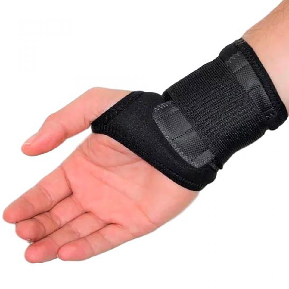 novamed polsbrace sport werk brace om rechterhand hand open gefotografeerd