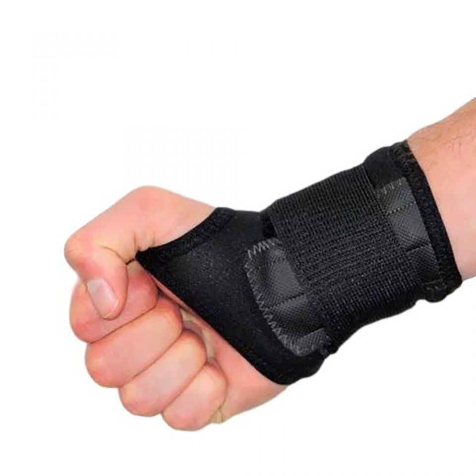 novamed polsbrace sport werk brace om rechterhand hand gesloten gefotografeerd