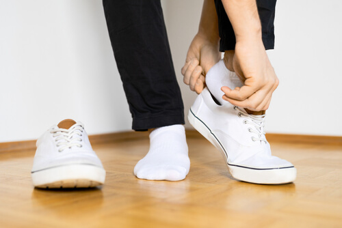 voeten schuiven in schoenen