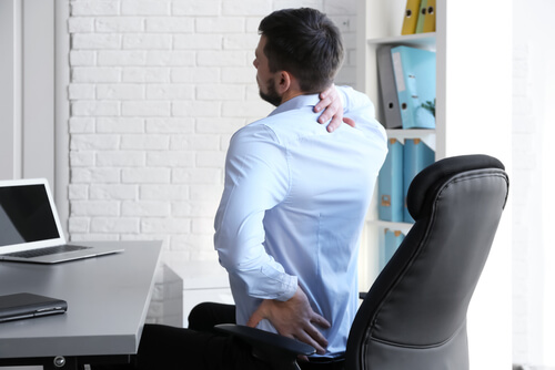 zittend werk klachten